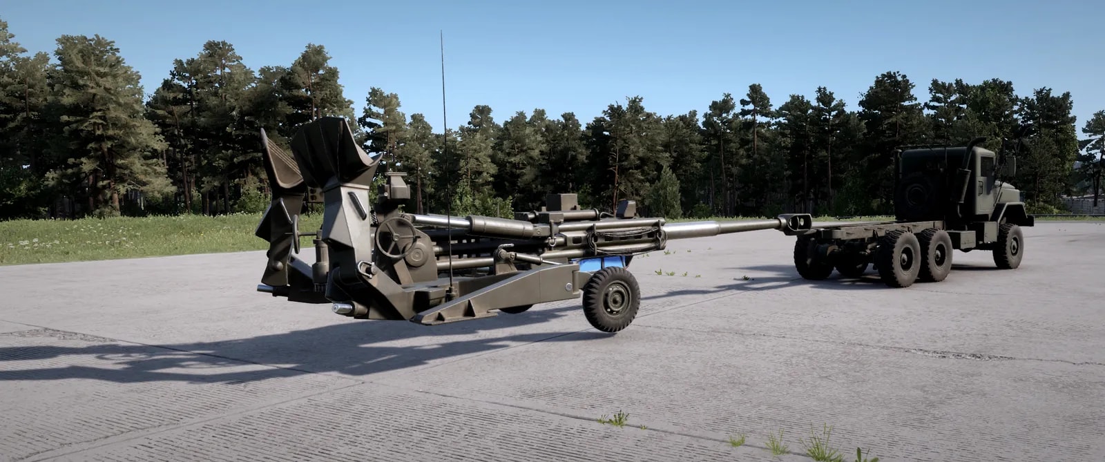 Caminhão M923A1 rebocando um M777A2 pela boca do tubo, com a peça dobrada sobre as rodas e as pás de apoio erguidas atrás